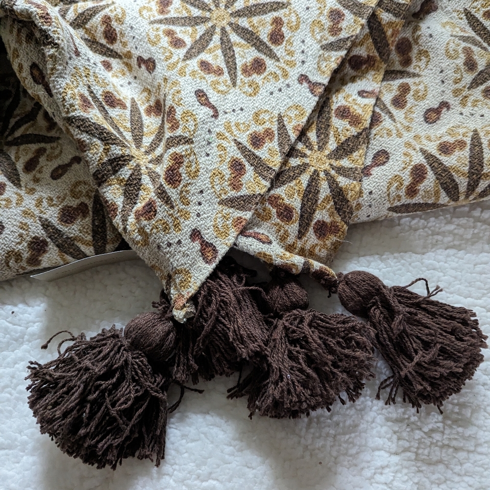Medallion printed throw blanket - Picture 6 of 9